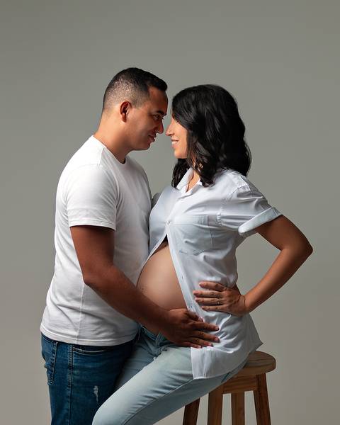 Ensaio de Gestante em estúdio minimalista e sofisticado em Natal RN'
