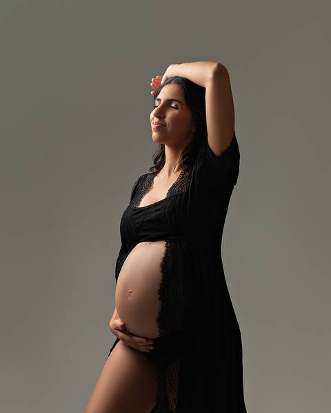Ensaio de Gestante em estúdio minimalista e sofisticado em Natal RN'