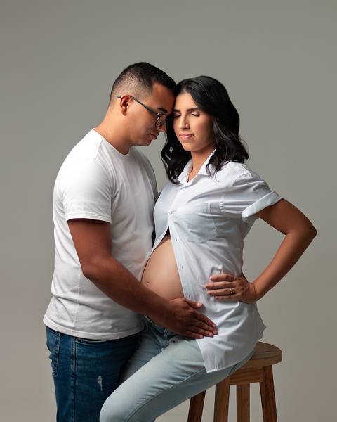 Ensaio de Gestante em estúdio minimalista e sofisticado em Natal RN'