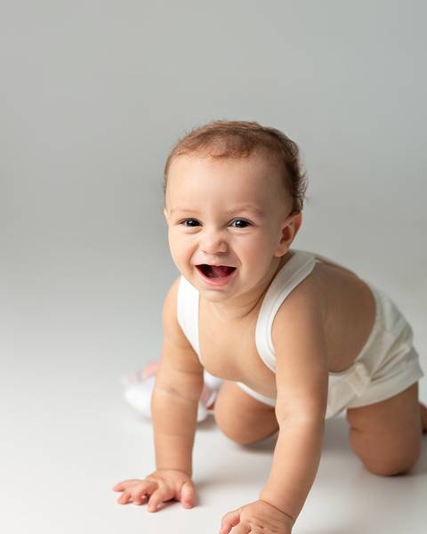 Bebê de 8 meses em ensaio de acompanhamento mensal'