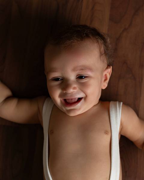 Bebê de 8 meses em ensaio de acompanhamento mensal'