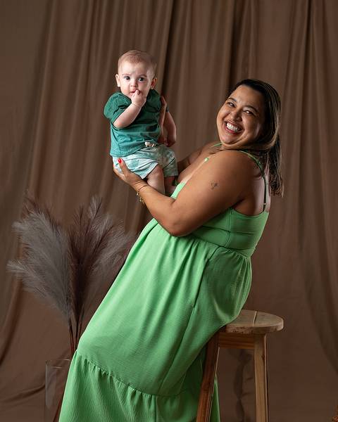 Ensaio de Dia das Mães de mãe e bebê'