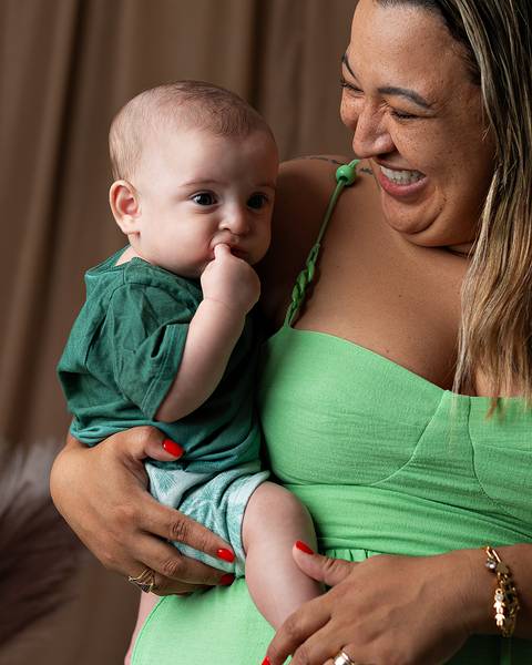 Ensaio de Dia das Mães de mãe e bebê'