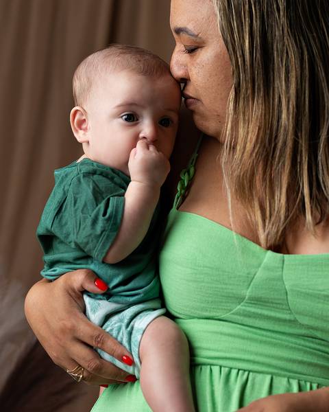Ensaio de Dia das Mães de mãe e bebê'