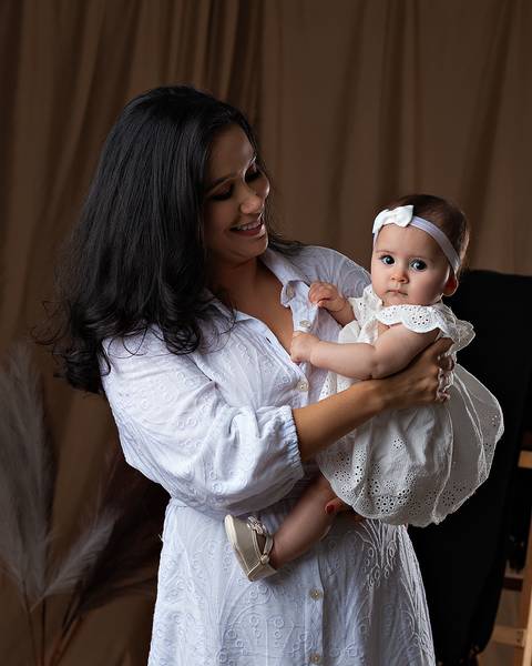 Fotos mãe e bebê em estúdio em Natal/RN'