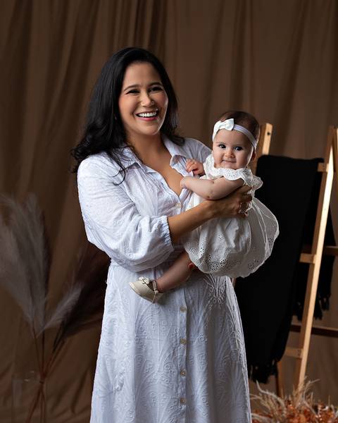 Fotos mãe e bebê em estúdio em Natal/RN'