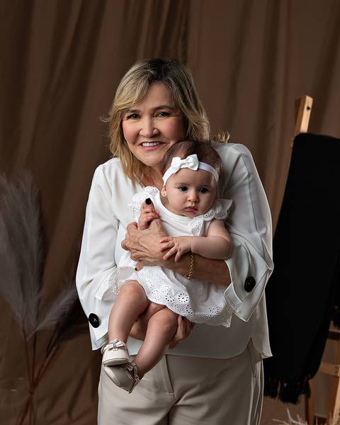 Fotos avó e bebê em estúdio em Natal/RN'