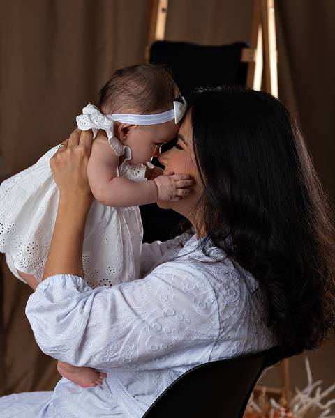 Fotos mãe e bebê em estúdio em Natal/RN'