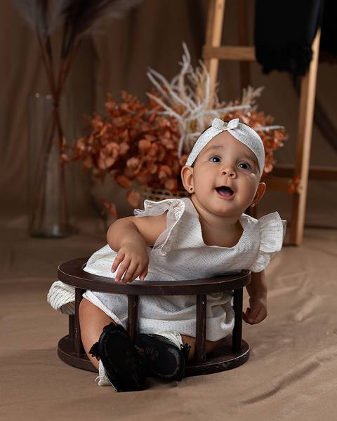 Ensaio de Dia das Mães de mãe e bebê em estúdio'