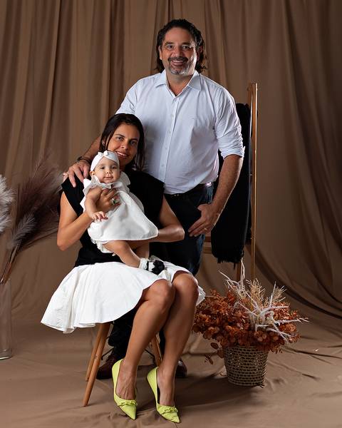 Ensaio de Dia das Mães de mãe e bebê em estúdio'