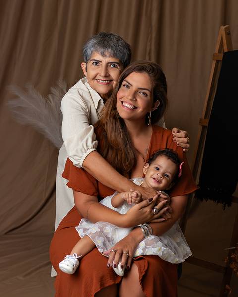 Ensaio de Dia das Mães em estúdio. Ensaio de Mãe e bebê'