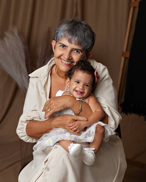 Ensaio de Dia das Mães em estúdio. Ensaio de Mãe e bebê'