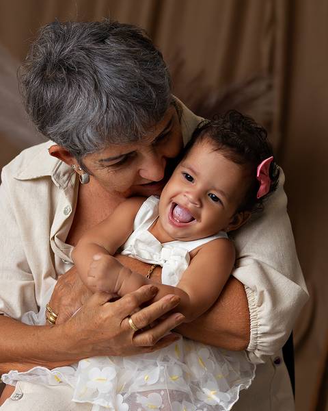 Ensaio de Dia das Mães em estúdio. Ensaio de Mãe e bebê'