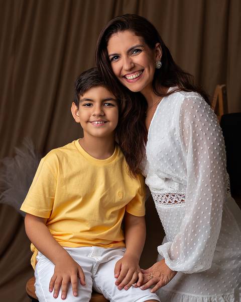 Ensaio de Dia das Mães em estúdio. Ensaio de Mãe e bebê'