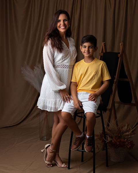 Ensaio de Dia das Mães em estúdio. Ensaio de Mãe e bebê'