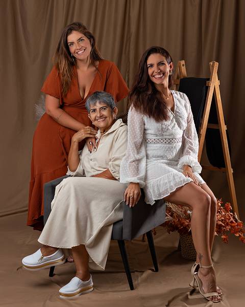 Ensaio de Dia das Mães em estúdio. Ensaio de Mãe e bebê'