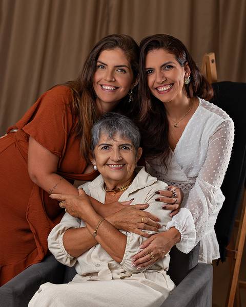 Ensaio de Dia das Mães em estúdio. Ensaio de Mãe e bebê'