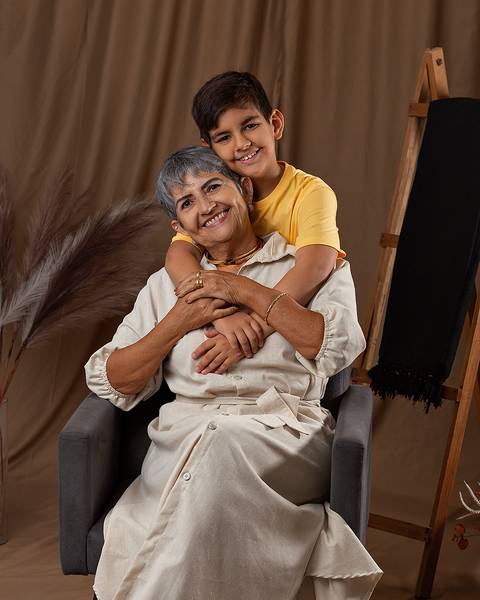Ensaio de Dia das Mães em estúdio. Ensaio de Mãe e bebê'