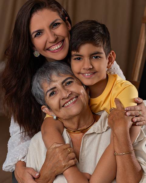 Ensaio de Dia das Mães em estúdio. Ensaio de Mãe e bebê'