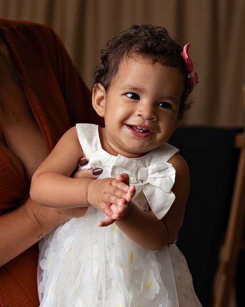Ensaio de Dia das Mães em estúdio. Ensaio de Mãe e bebê'