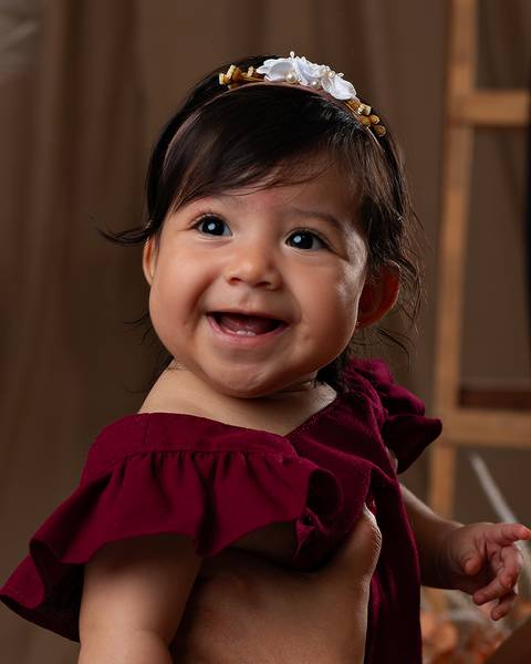 Ensaio de Dia das Mães em estúdio . Fotos mãe e filha'