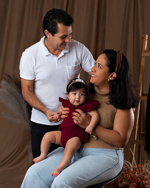 Ensaio de Dia das Mães em estúdio . Fotos mãe e filha'