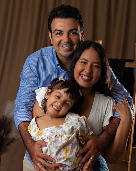 Ensaio de Dia das Mães com Mãe e filha em estúdio'