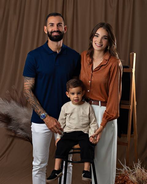 Ensaio de Dia das Mães com fotos de mãe e filho e avós.'