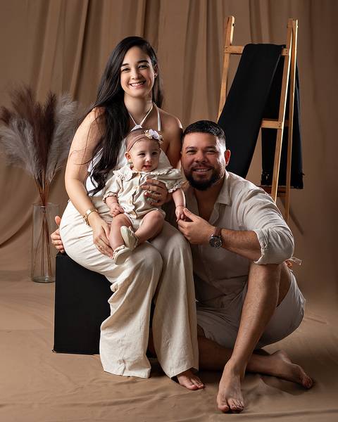 Ensaio de Dia das Mães em estúdio. Fotos de Mãe e filha'