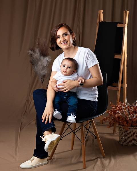 Ensaio de Dia das Mães com mãe e bebê'