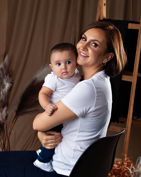 Ensaio de Dia das Mães com mãe e bebê'