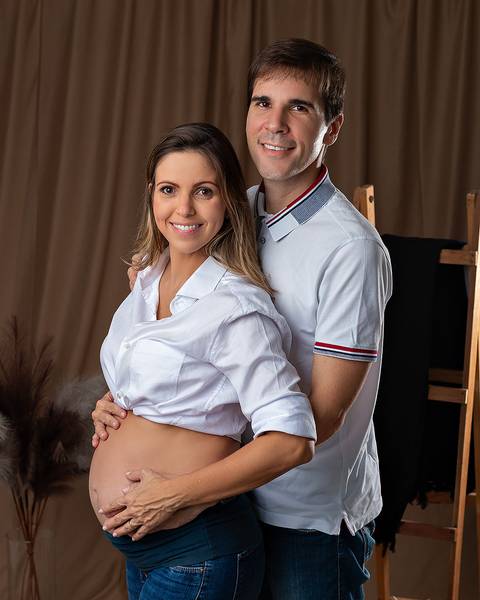 Ensaio de Dia das Mães com mãe e filhos pequenos.'