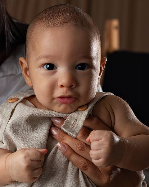 Sessão de Dia das Mães em Estúdio. Fotos mãe e filho bebê.'