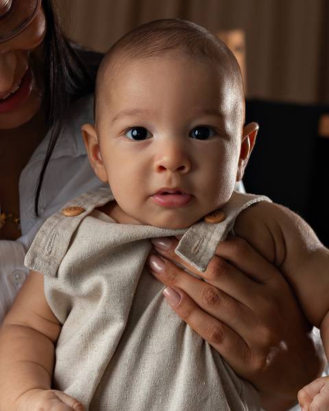 Sessão de Dia das Mães em Estúdio. Fotos mãe e filho bebê.'
