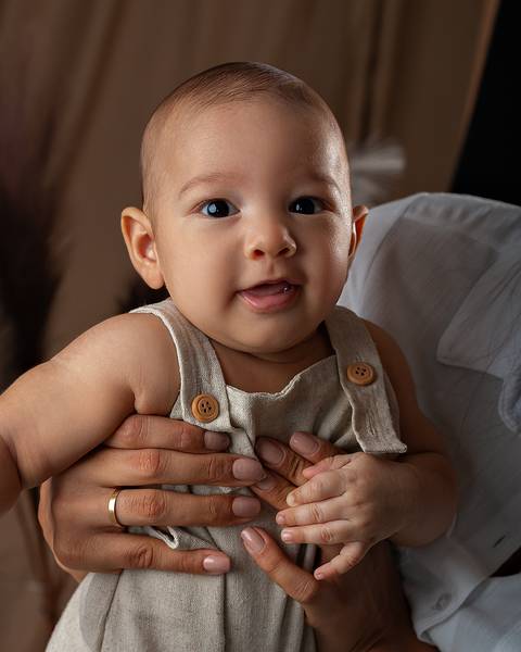 Sessão de Dia das Mães em Estúdio. Fotos mãe e filho bebê.'