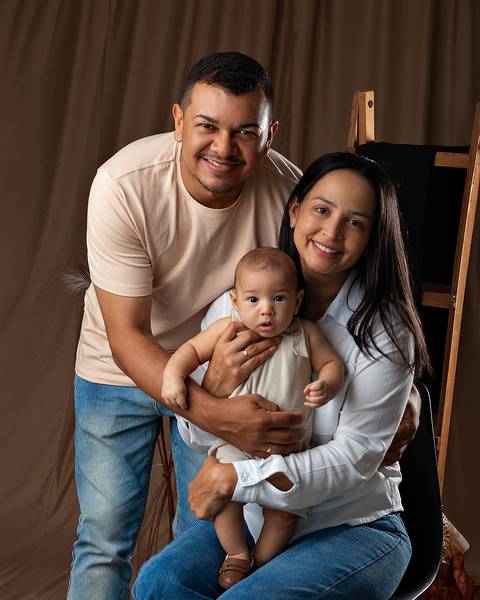 Sessão de Dia das Mães em Estúdio. Fotos mãe e filho bebê.'