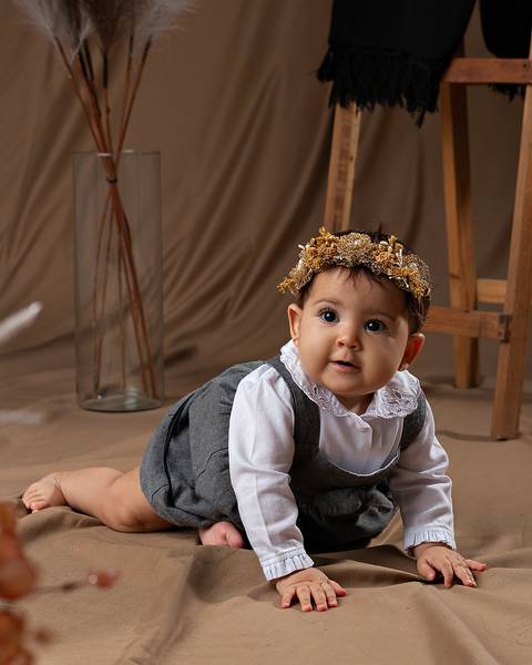 Fotos de Dia das mães com mãe, bebê e avó em estúdio'