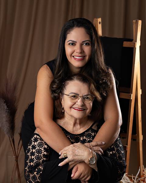 Fotos de Dia das mães com mãe, bebê e avó em estúdio'