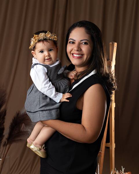 Fotos de Dia das mães com mãe, bebê e avó em estúdio'