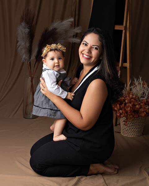 Fotos de Dia das mães com mãe, bebê e avó em estúdio'
