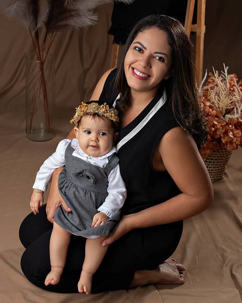 Fotos de Dia das mães com mãe, bebê e avó em estúdio'