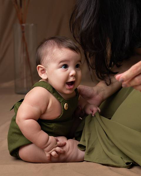 Fotos de mãe e filho em estúdio. Especial de Dia das Mães.'