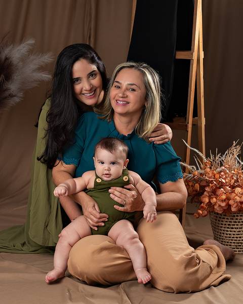 Fotos de mãe e filho em estúdio. Especial de Dia das Mães.'