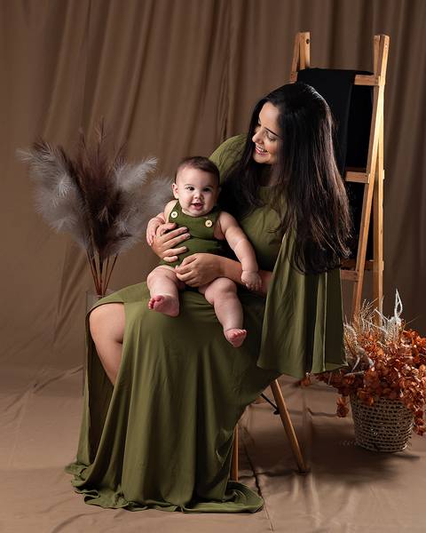 Fotos de mãe e filho em estúdio. Especial de Dia das Mães.'