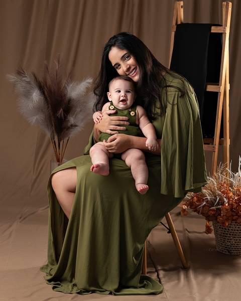 Fotos de mãe e filho em estúdio. Especial de Dia das Mães.'