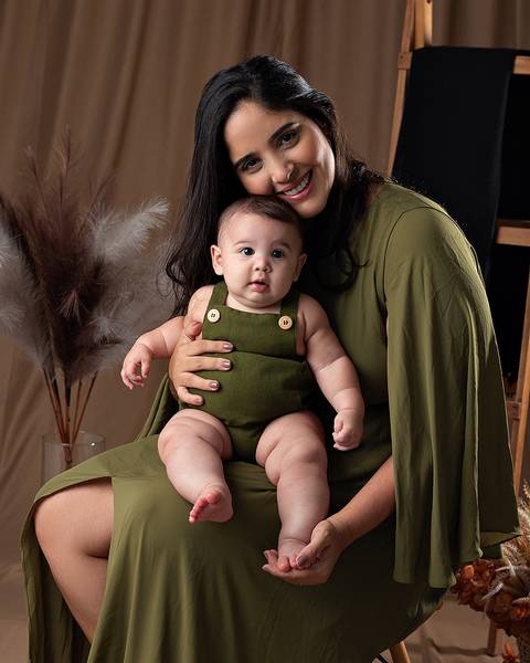 Fotos de mãe e filho em estúdio. Especial de Dia das Mães.'