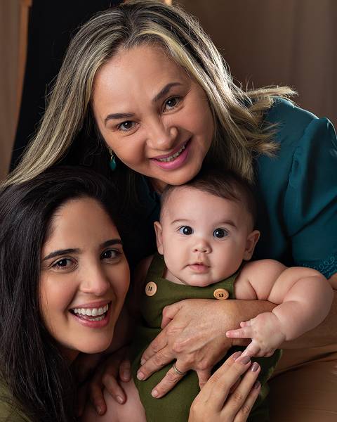 Fotos de mãe e filho em estúdio. Especial de Dia das Mães.'