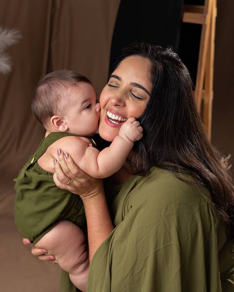 Fotos de mãe e filho em estúdio. Especial de Dia das Mães.'
