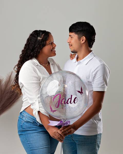 Ensaio de Gestante em Estúdio minimalista, atemporal e elegante'