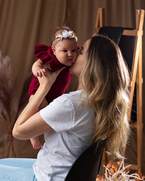 Ensaio de Dia das Mães com bebê de 3 meses.'